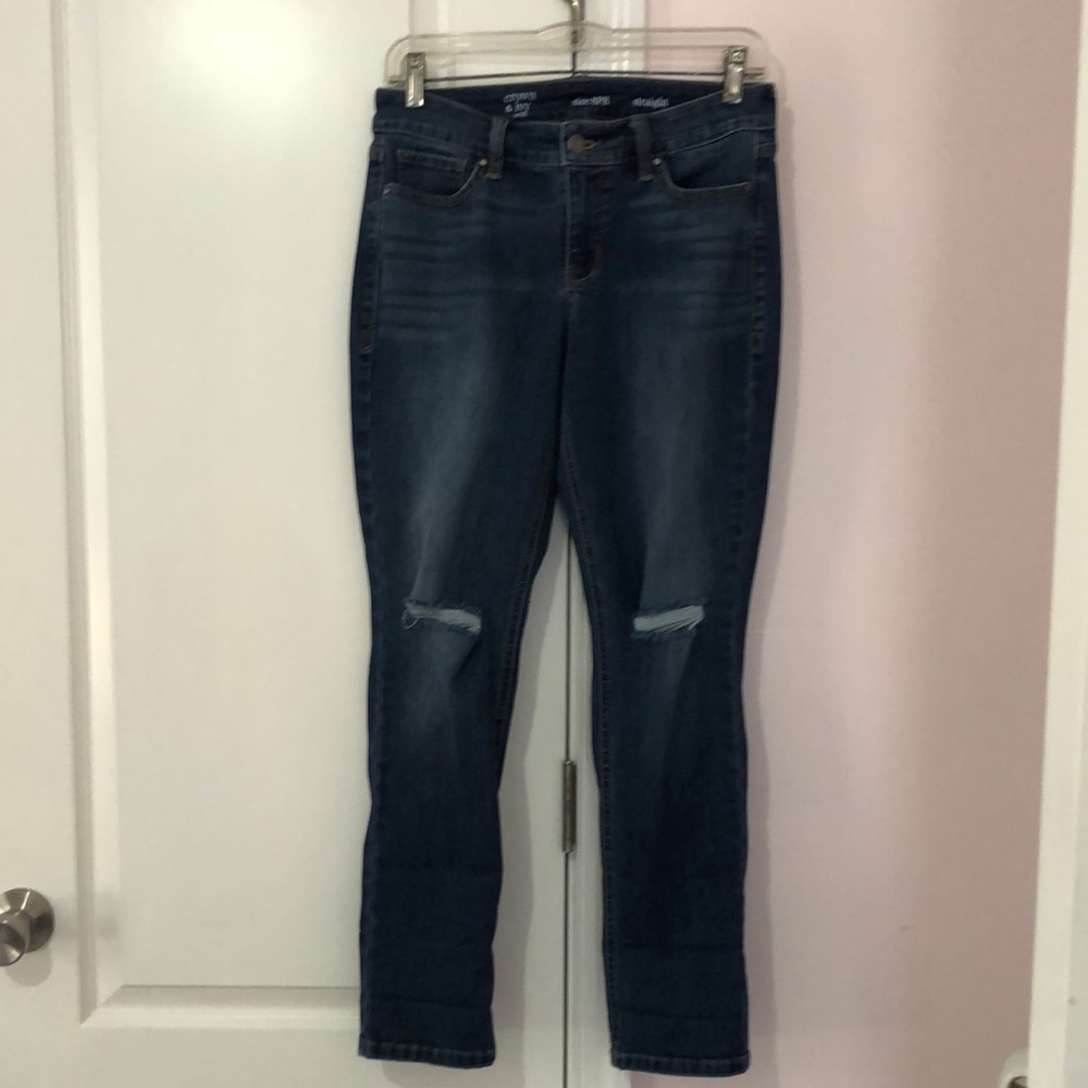 Crown and ivy straight leg jeans with distressed knees. GUC size 8 petite.